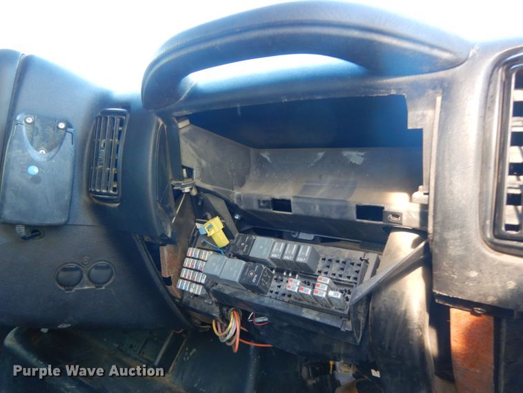 image for item DH6608 2004 GMC C7500  dump truck