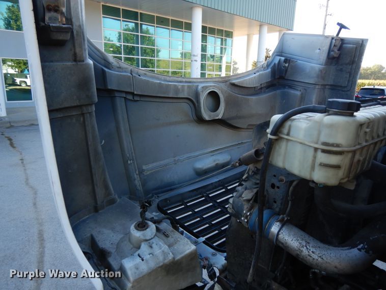 image for item DH6608 2004 GMC C7500  dump truck