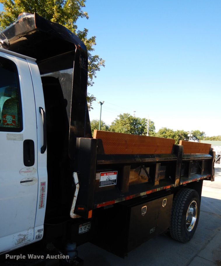 image for item DH6608 2004 GMC C7500  dump truck