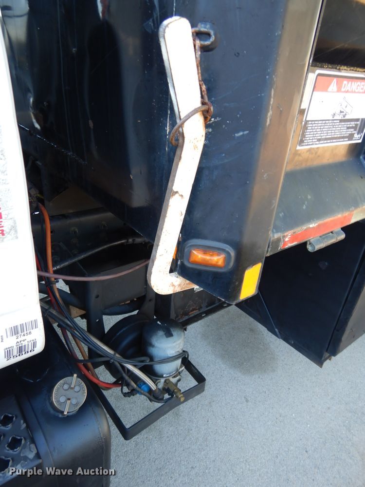 image for item DH6608 2004 GMC C7500  dump truck