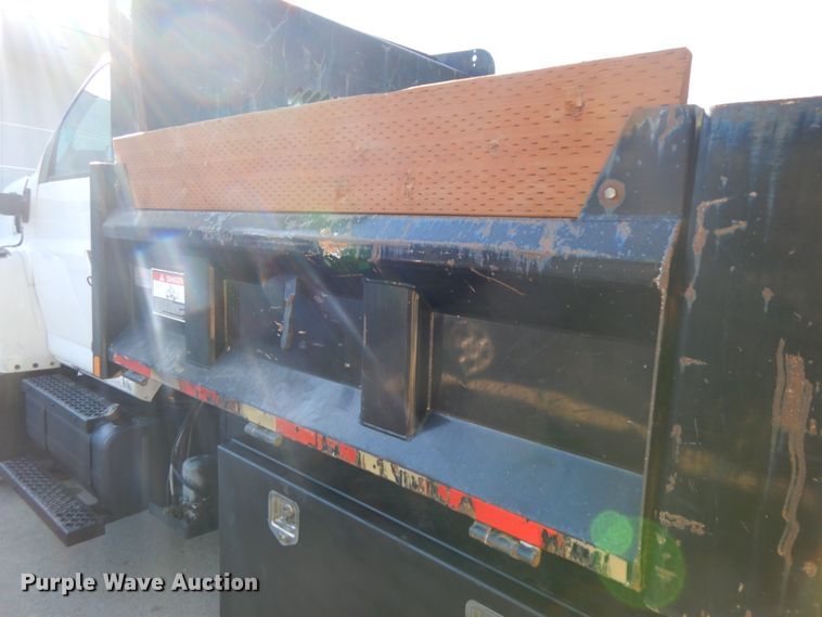 image for item DH6608 2004 GMC C7500  dump truck