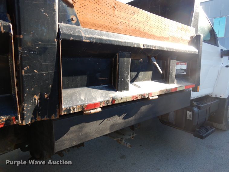 image for item DH6608 2004 GMC C7500  dump truck