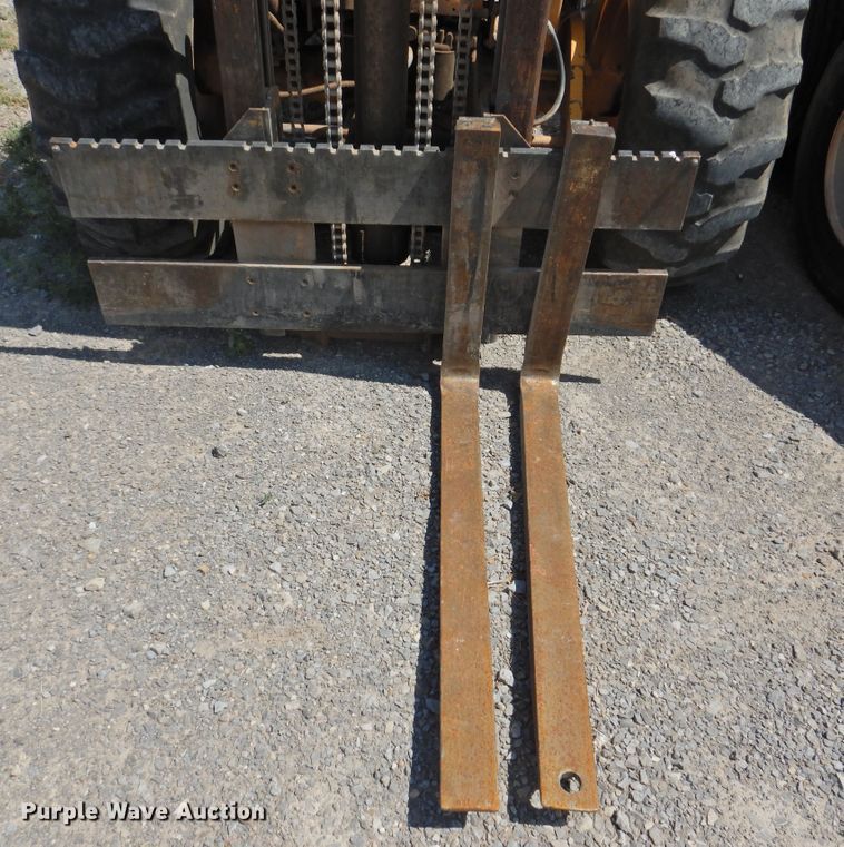 image for item DI0168 1980 John Deere 480B  forklift