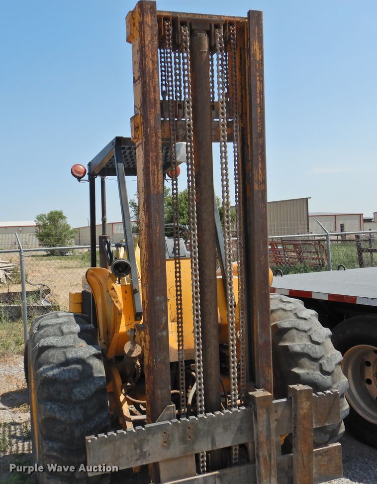 image for item DI0168 1980 John Deere 480B  forklift