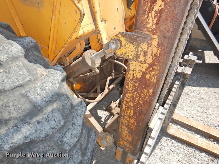 image for item DI0168 1980 John Deere 480B  forklift