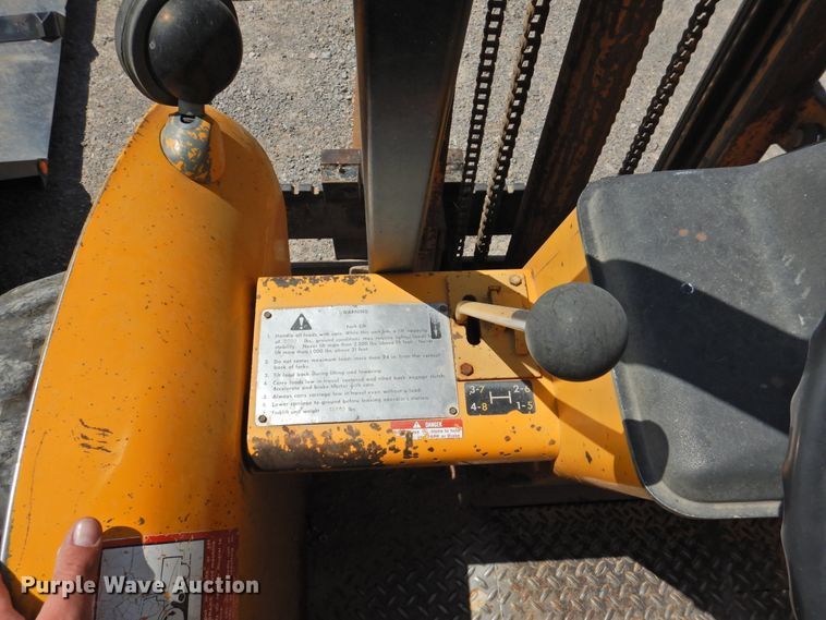 image for item DI0168 1980 John Deere 480B  forklift