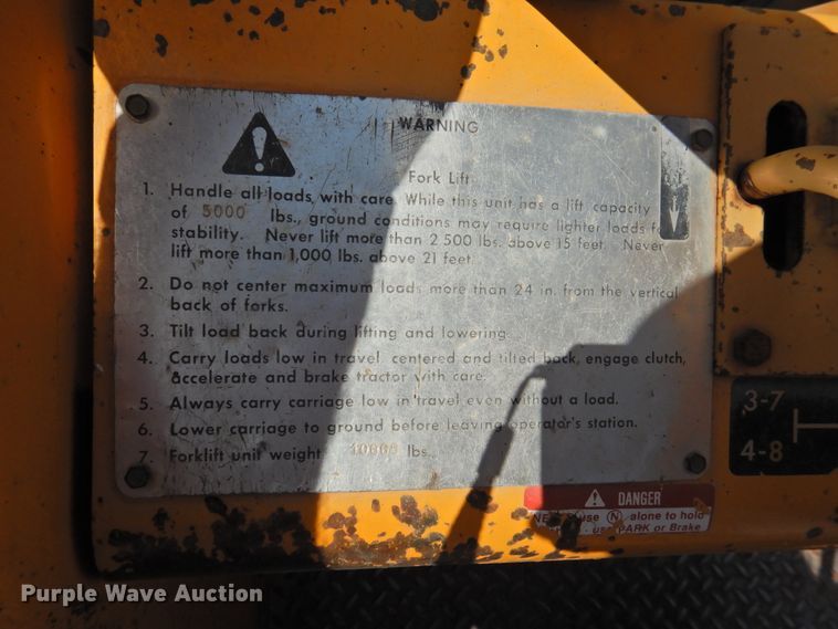 image for item DI0168 1980 John Deere 480B  forklift