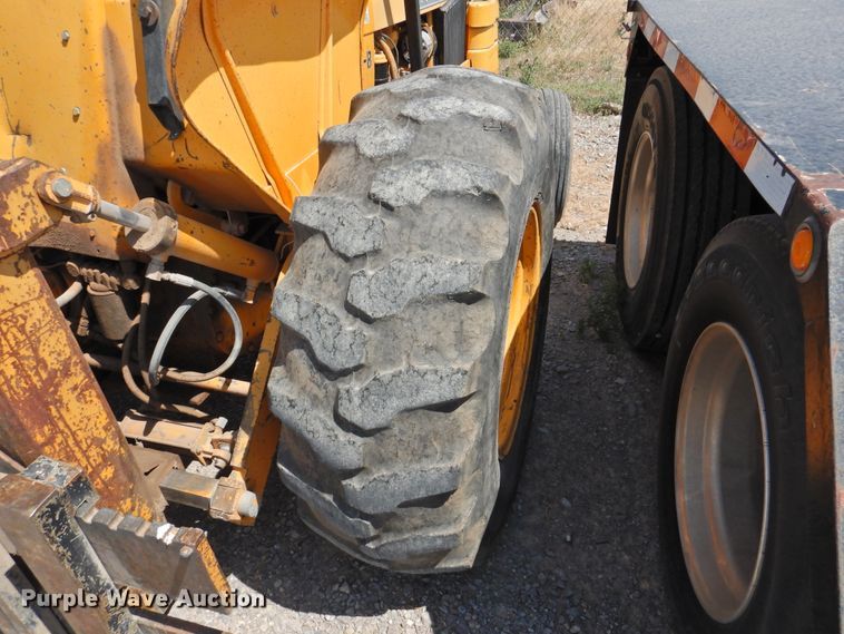 image for item DI0168 1980 John Deere 480B  forklift