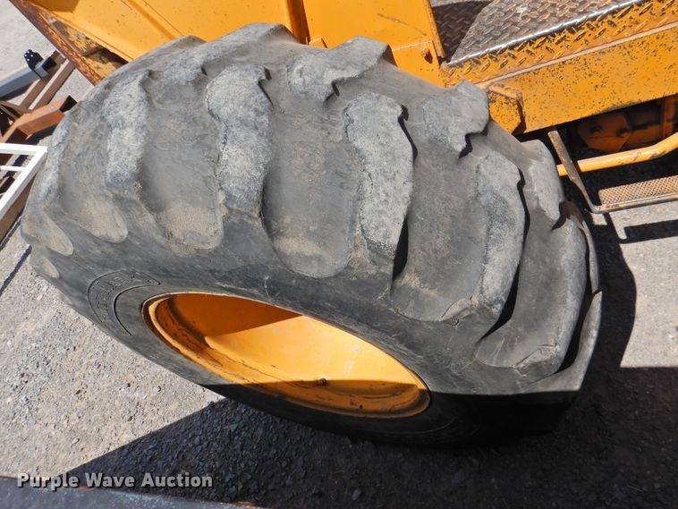 image for item DI0168 1980 John Deere 480B  forklift