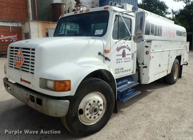 image for item DI4648 1992 International 4900  fuel truck