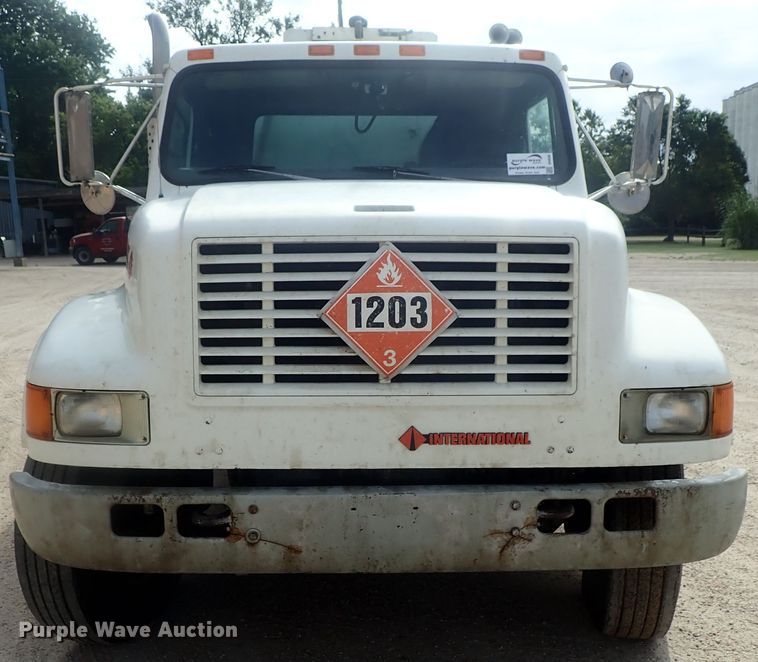 image for item DI4648 1992 International 4900  fuel truck