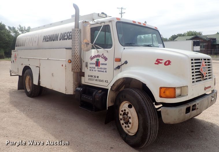 image for item DI4648 1992 International 4900  fuel truck