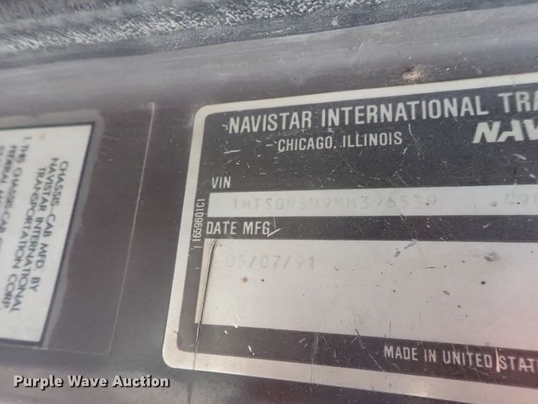 image for item DI4648 1992 International 4900  fuel truck