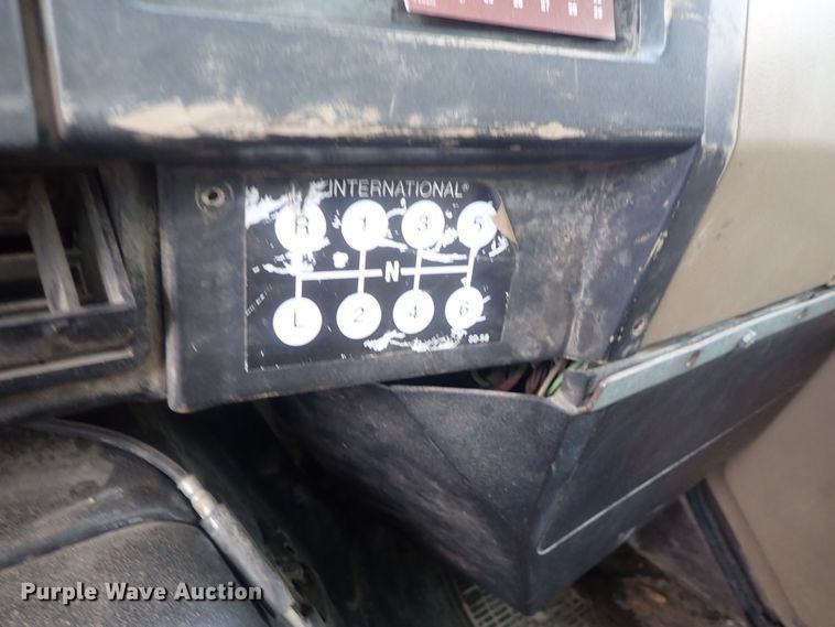 image for item DI4648 1992 International 4900  fuel truck