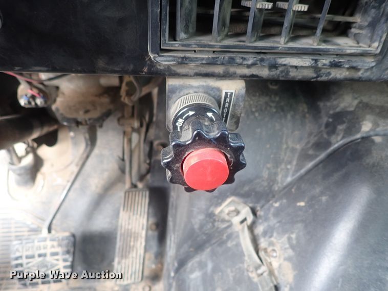 image for item DI4648 1992 International 4900  fuel truck