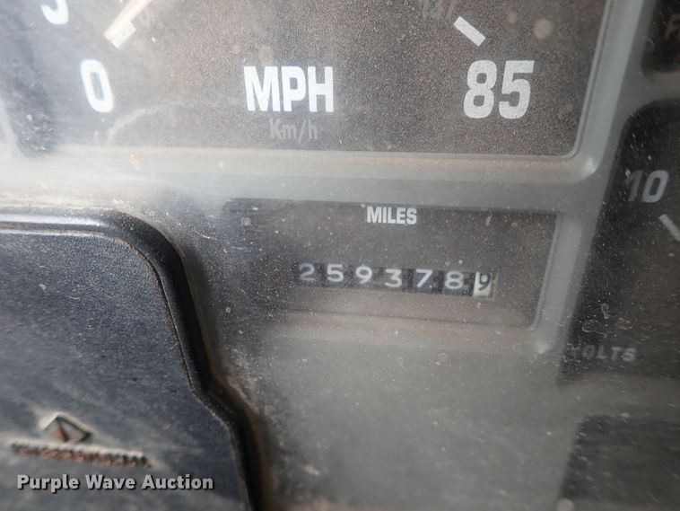 image for item DI4648 1992 International 4900  fuel truck