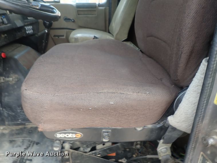 image for item DI4648 1992 International 4900  fuel truck