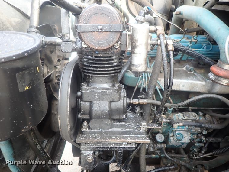 image for item DI4648 1992 International 4900  fuel truck