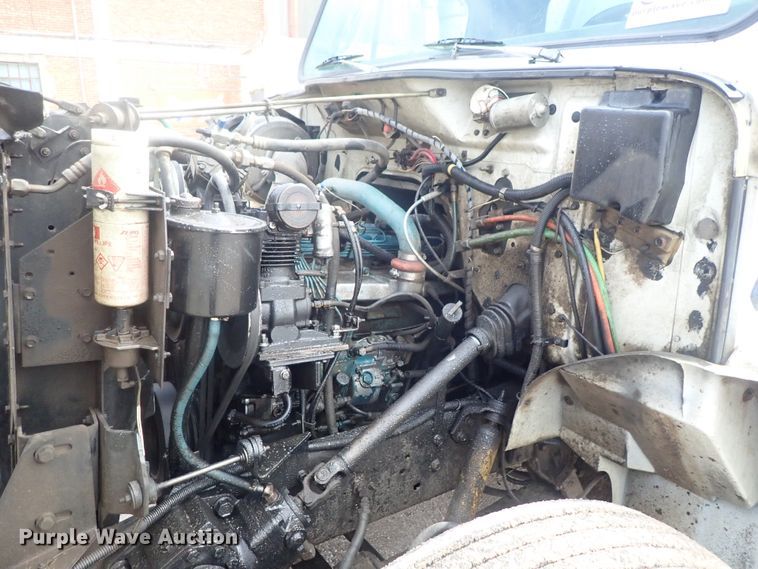 image for item DI4648 1992 International 4900  fuel truck