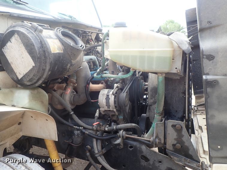 image for item DI4648 1992 International 4900  fuel truck