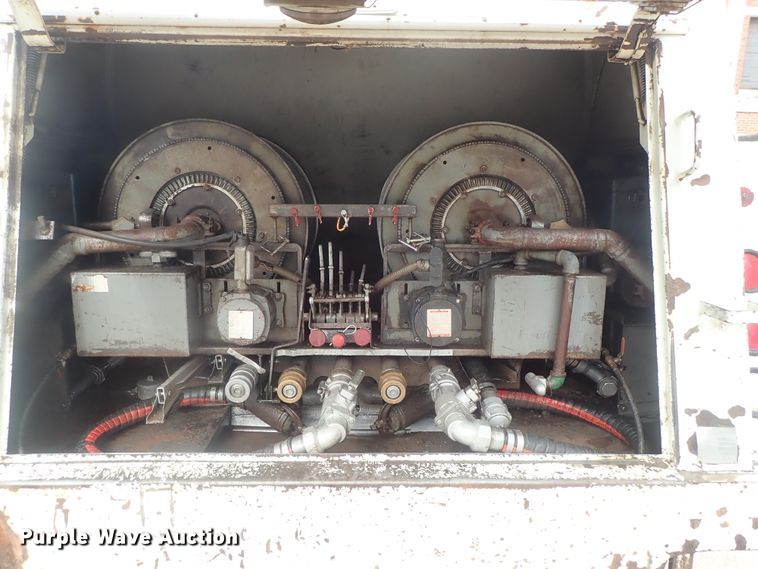 image for item DI4648 1992 International 4900  fuel truck