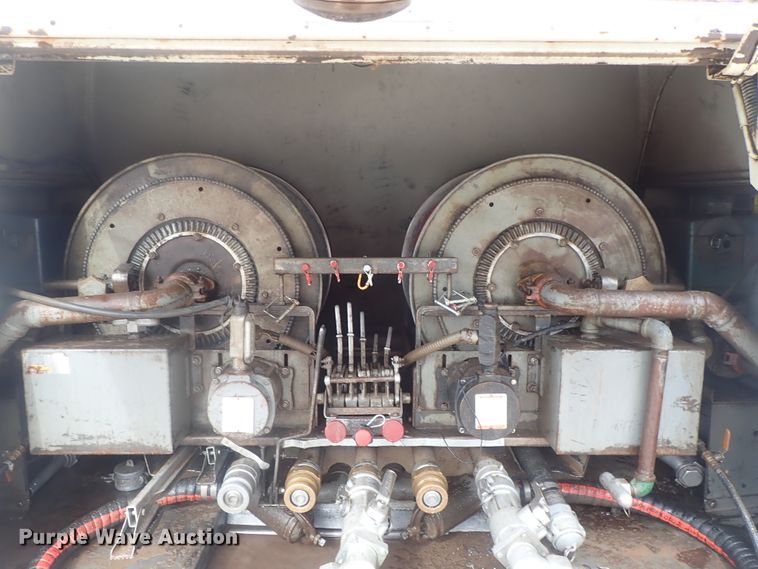 image for item DI4648 1992 International 4900  fuel truck
