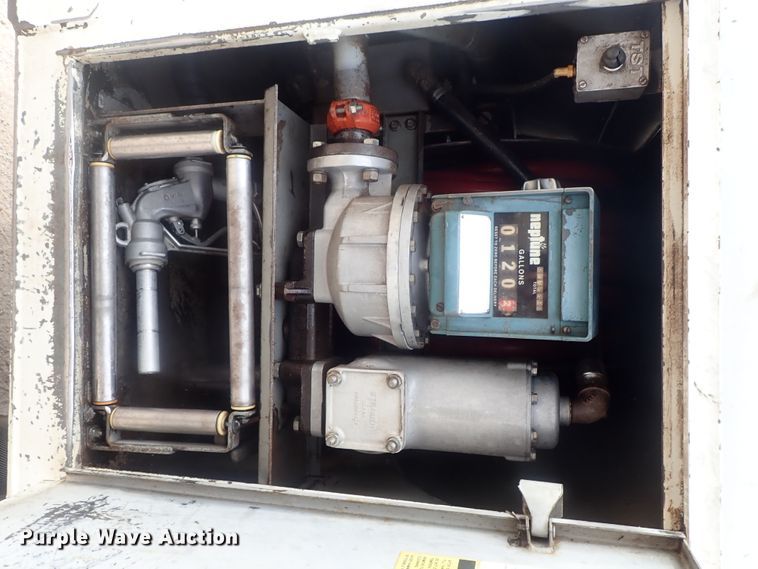 image for item DI4648 1992 International 4900  fuel truck