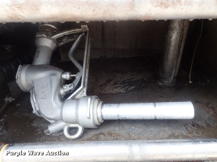 image for item DI4648 1992 International 4900  fuel truck