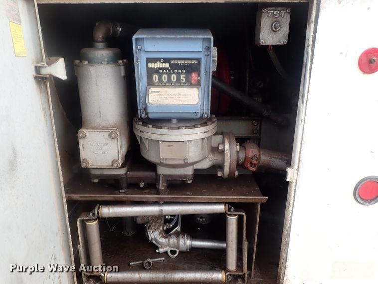 image for item DI4648 1992 International 4900  fuel truck