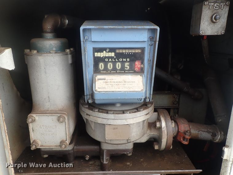 image for item DI4648 1992 International 4900  fuel truck