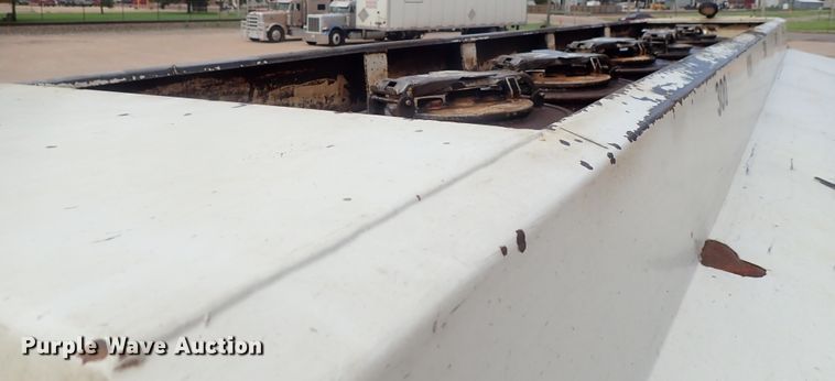 image for item DI4648 1992 International 4900  fuel truck