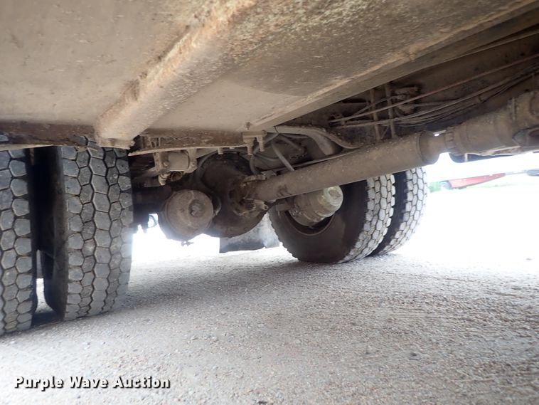 image for item DI4648 1992 International 4900  fuel truck