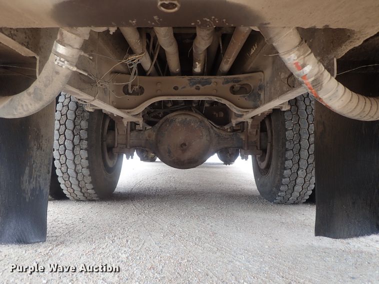 image for item DI4648 1992 International 4900  fuel truck