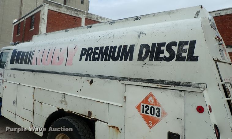 image for item DI4648 1992 International 4900  fuel truck