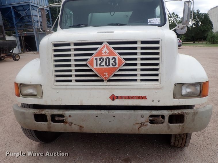 image for item DI4648 1992 International 4900  fuel truck