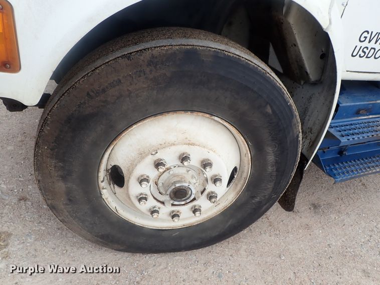 image for item DI4648 1992 International 4900  fuel truck