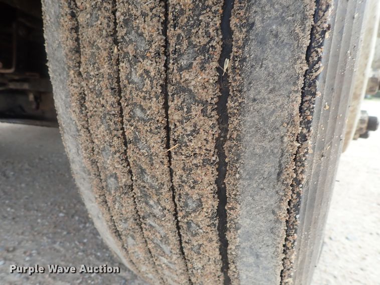 image for item DI4648 1992 International 4900  fuel truck