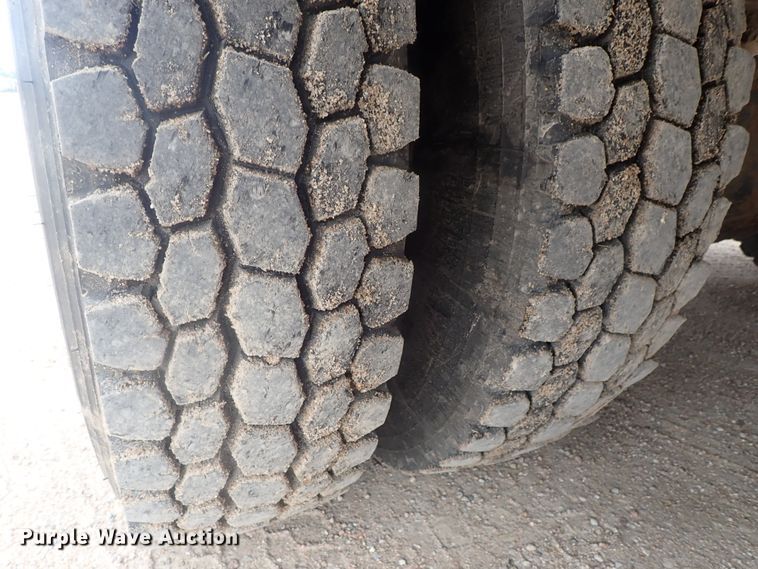 image for item DI4648 1992 International 4900  fuel truck