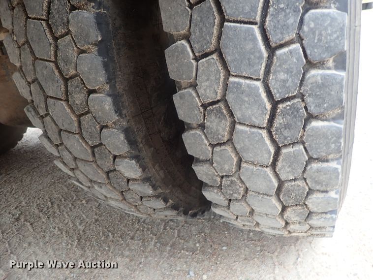 image for item DI4648 1992 International 4900  fuel truck