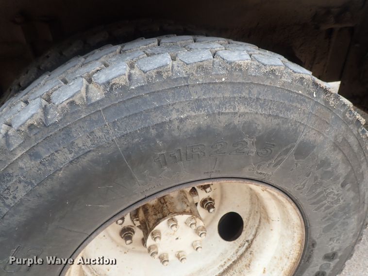 image for item DI4648 1992 International 4900  fuel truck