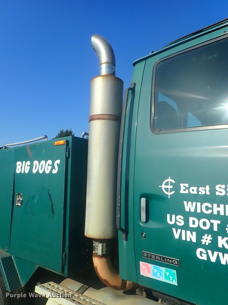 image for item DI4714 1998 Ford  toter truck