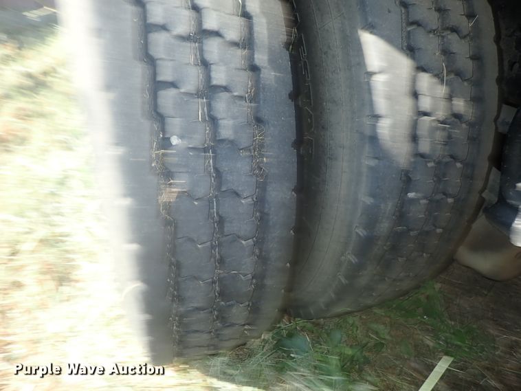 image for item DI4714 1998 Ford  toter truck