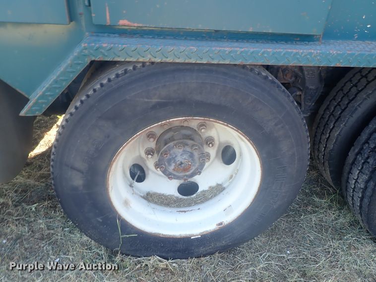 image for item DI4714 1998 Ford  toter truck