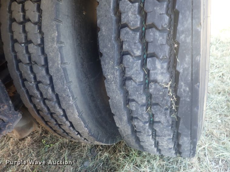 image for item DI4714 1998 Ford  toter truck