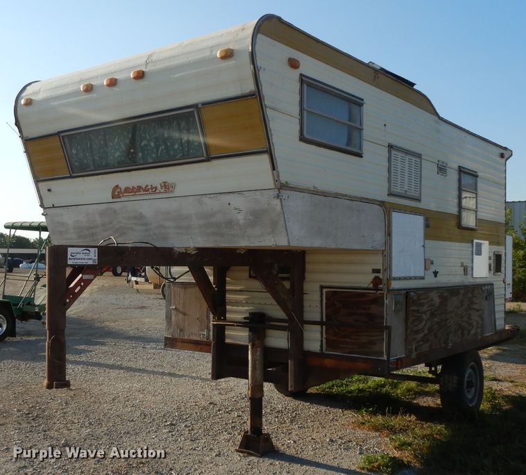 image for item DI7625 1989 Gladding DeIRey  camper