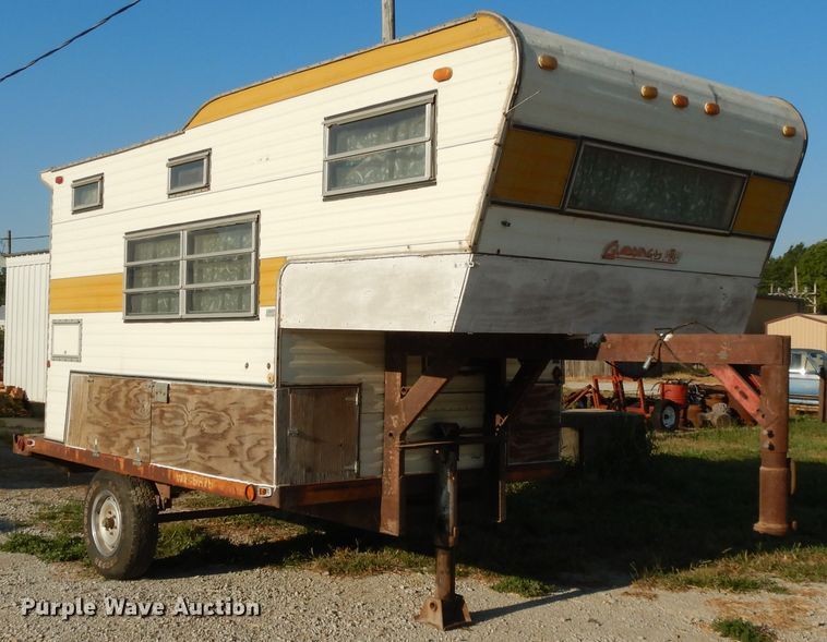 image for item DI7625 1989 Gladding DeIRey  camper