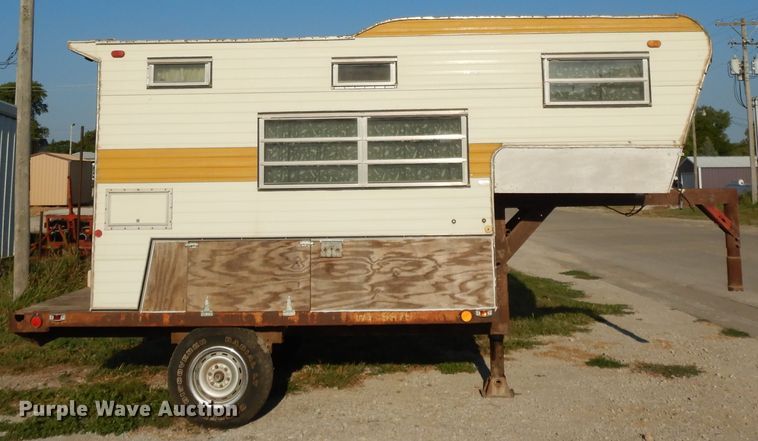 image for item DI7625 1989 Gladding DeIRey  camper