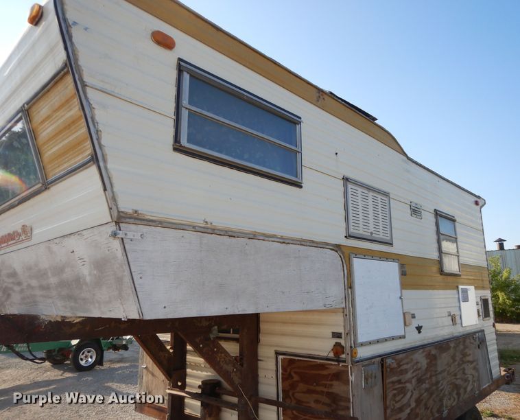 image for item DI7625 1989 Gladding DeIRey  camper