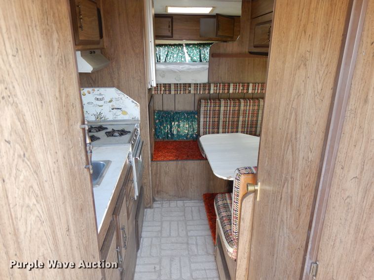 image for item DI7625 1989 Gladding DeIRey  camper