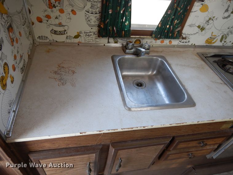 image for item DI7625 1989 Gladding DeIRey  camper